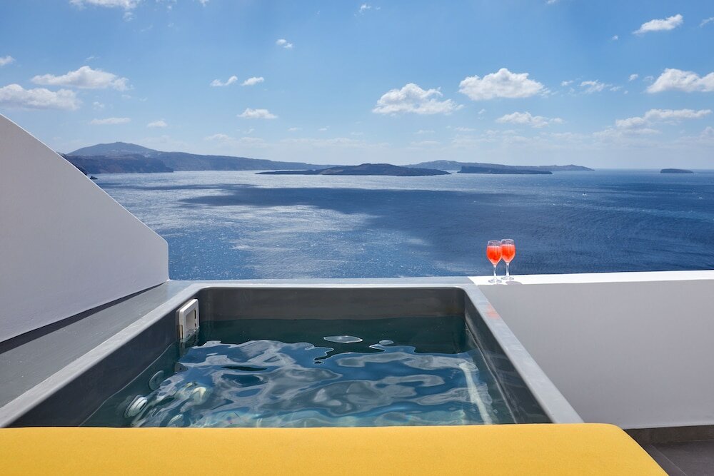 Фото Allure Breeze Suites