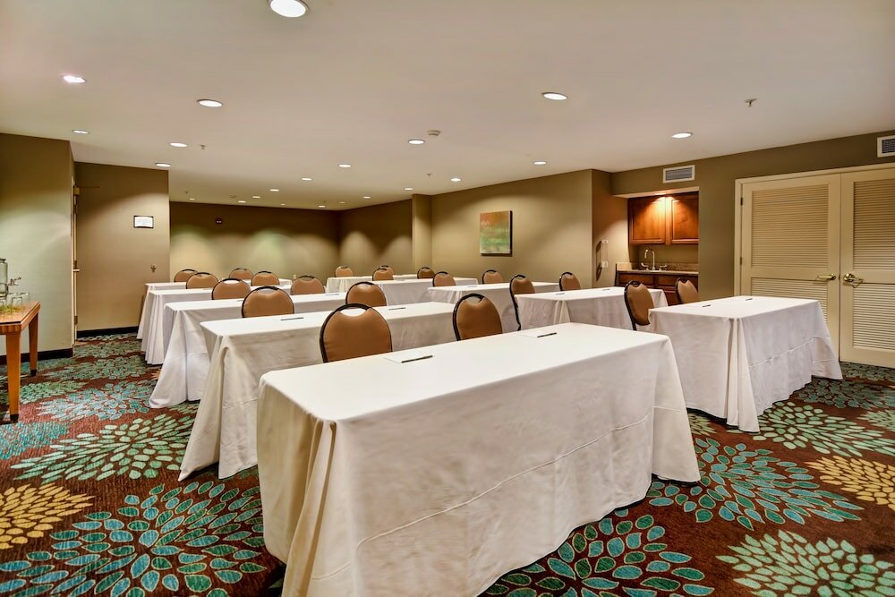 Фото Staybridge Suites Madison East, an Ihg Hotel