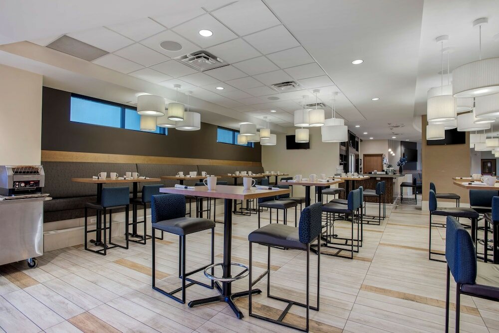 Фото Best Western Plus Sawridge Suites