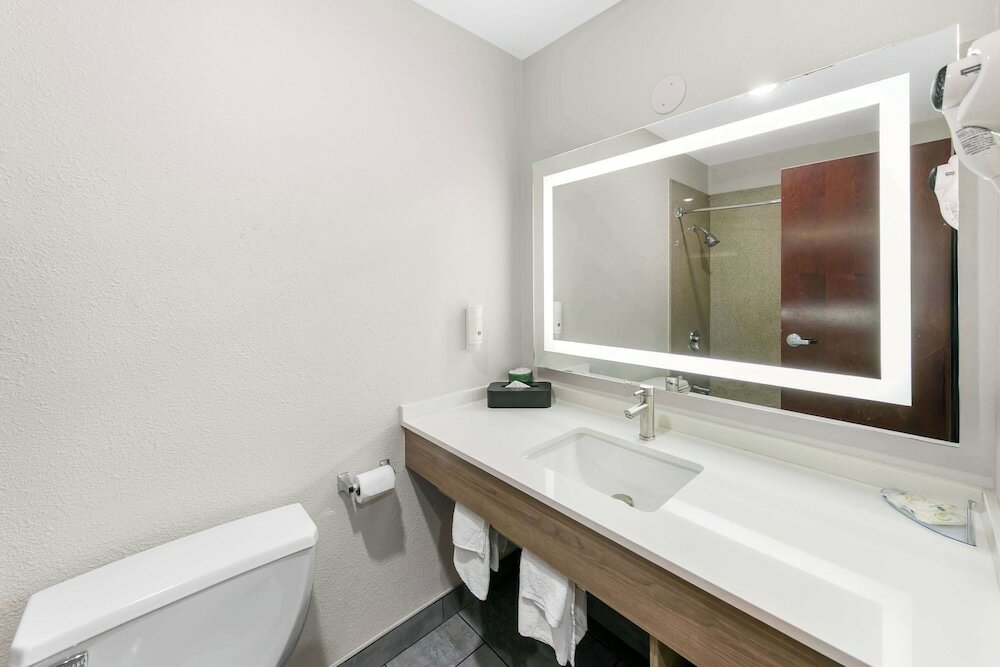 Фото Quality Inn & Suites