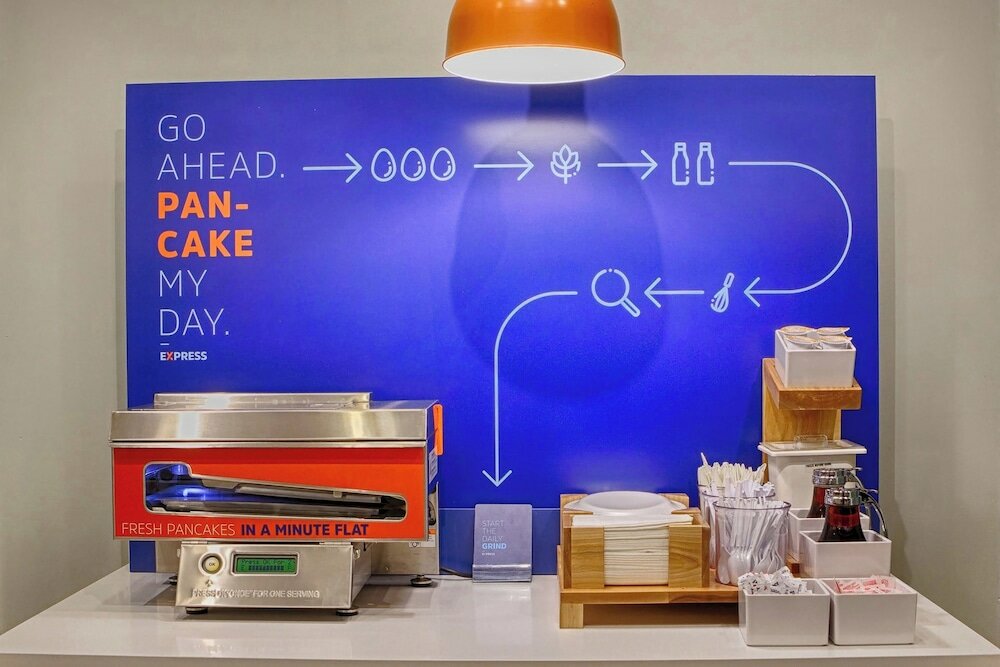 Фото Holiday Inn Express Cleveland Airport - Brookpark, an Ihg Hotel