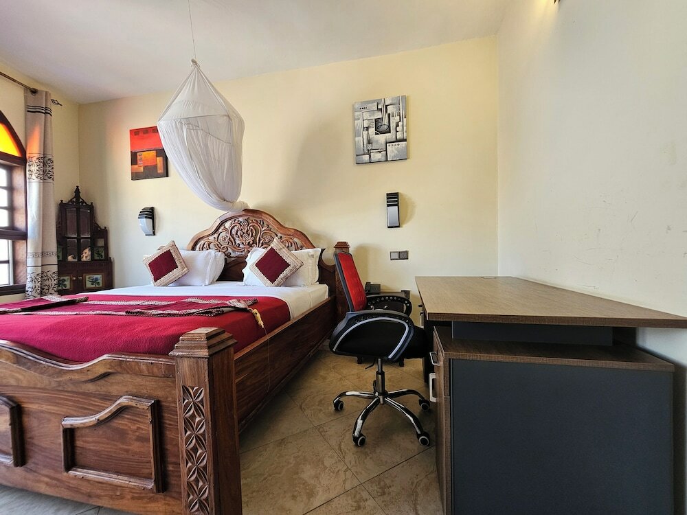 Фото Dhow Palace Hotel