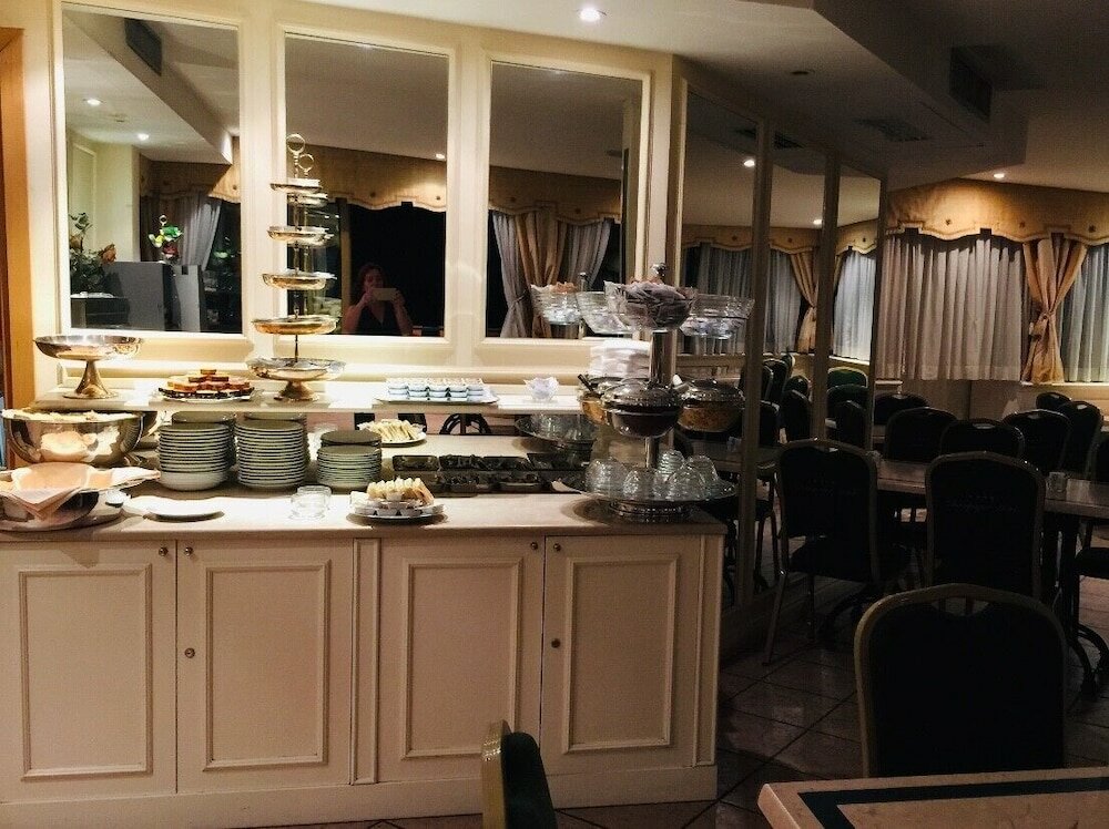 Фото Champagne Palace Hotel