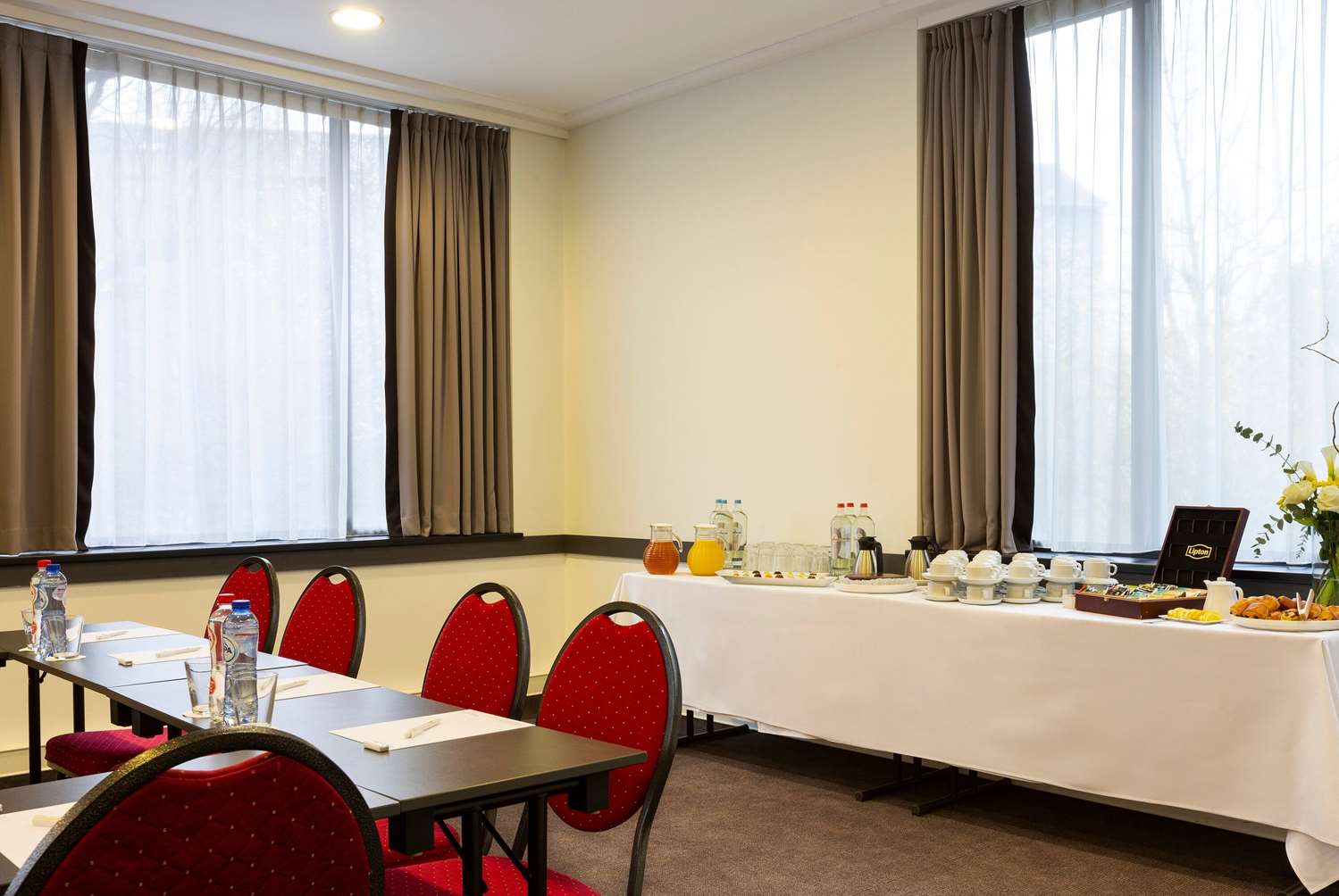 Фото Ramada by Wyndham Brussels Woluwe