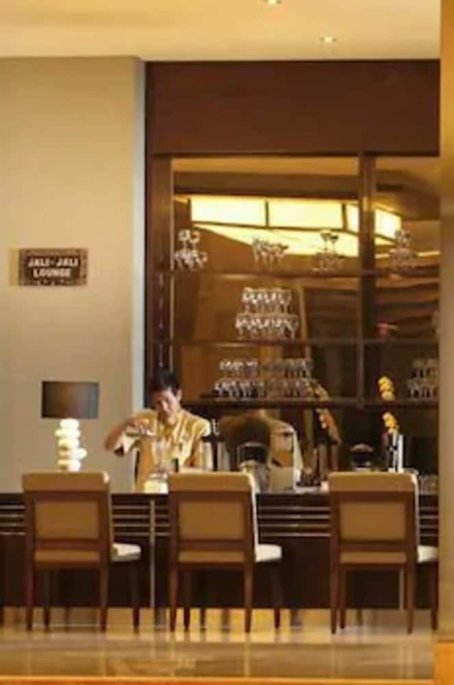 Фото Oakwood Hotel & Apartments Taman Mini Jakarta