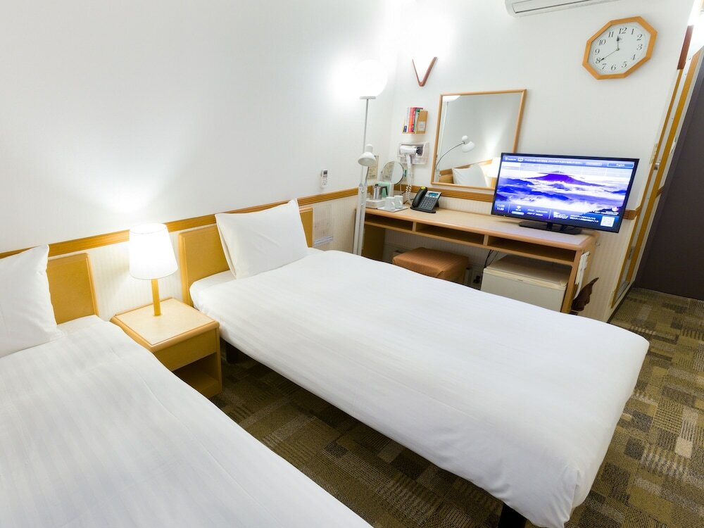 Фото Toyoko Inn Kobe Sannomiya No. 1