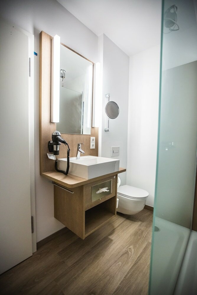 Фото Hotel Luckys Inn GmbH