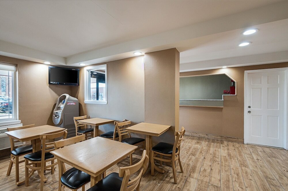 Фото Quality Inn Near Pimlico Racetrack