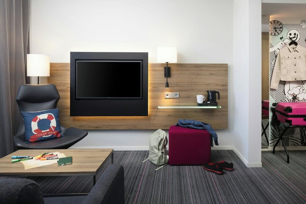 Фото Moxy Southampton