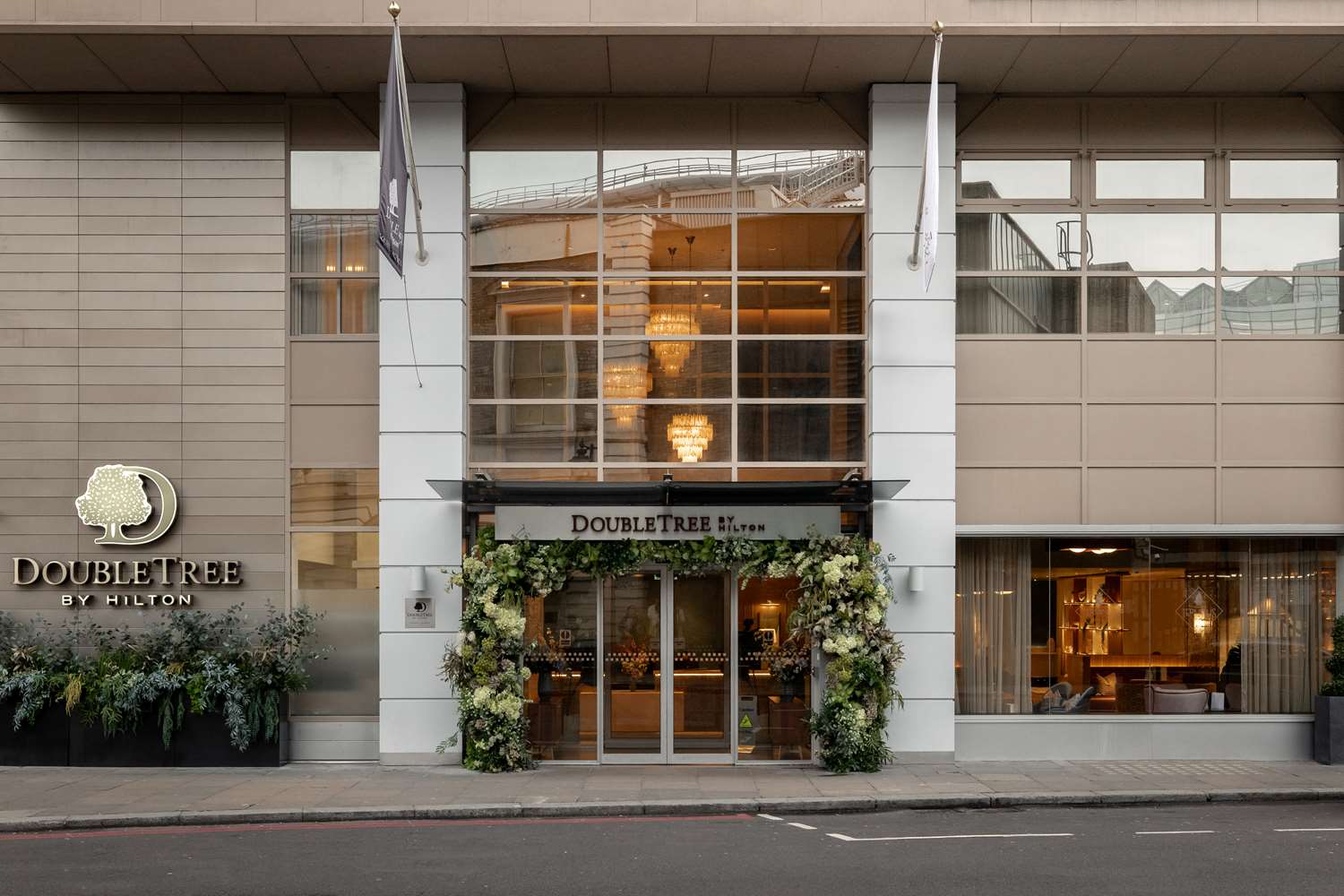 Фото DoubleTree by Hilton London - Victoria