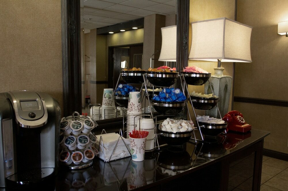 Фото Brentwood Suites