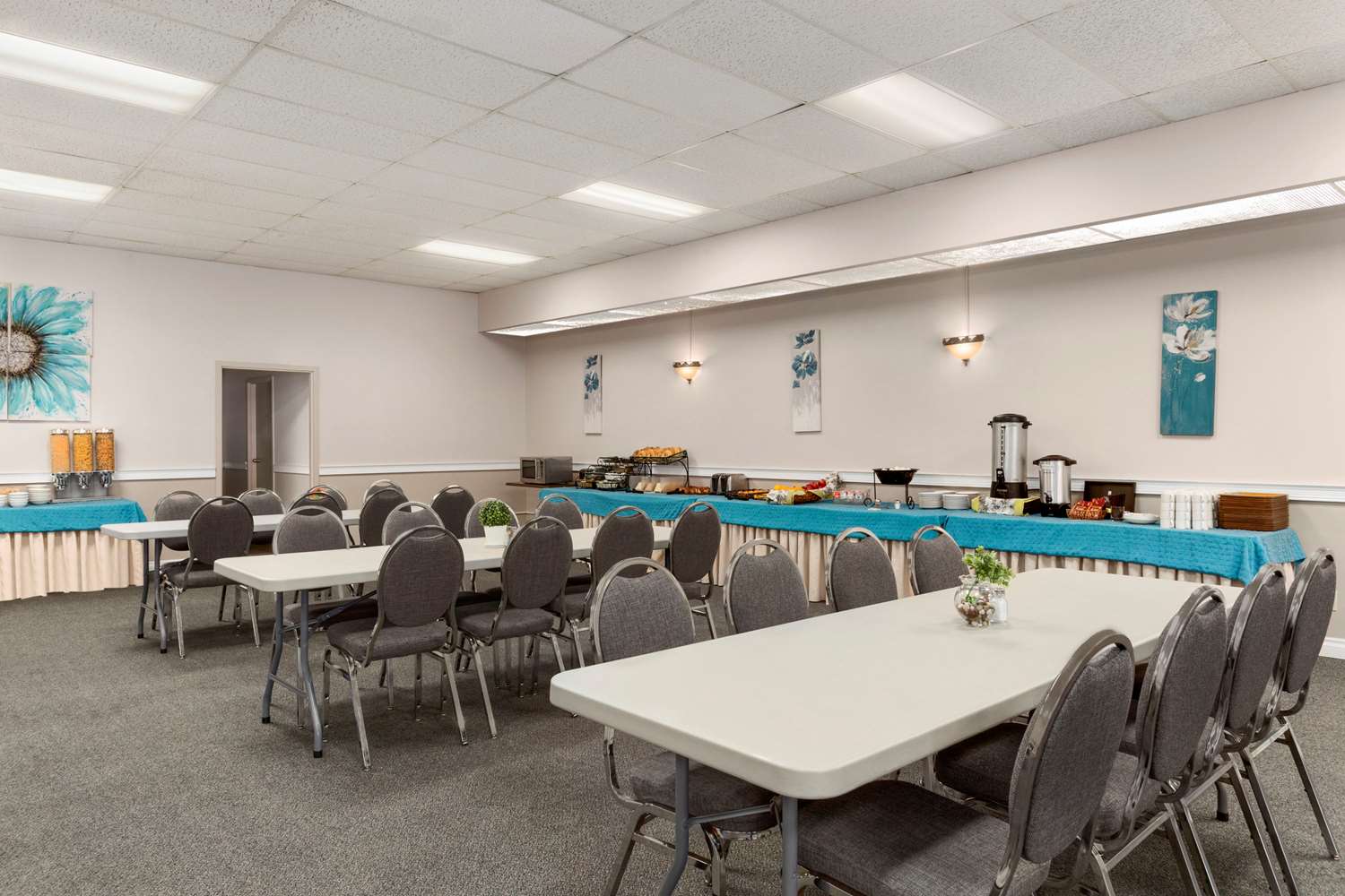 Фото Strata Hotel