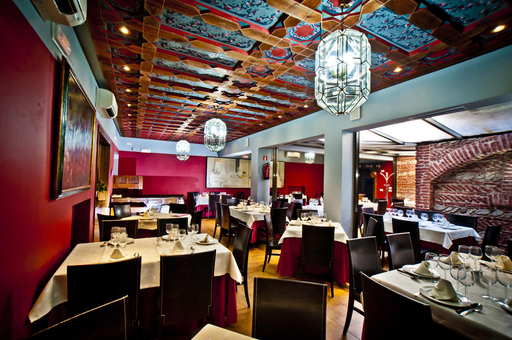 Фото Hotel Condes de Castilla