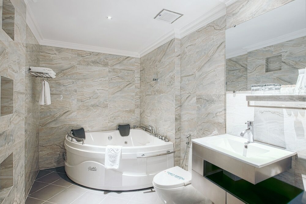 Фото A&em - The Petit Hotel