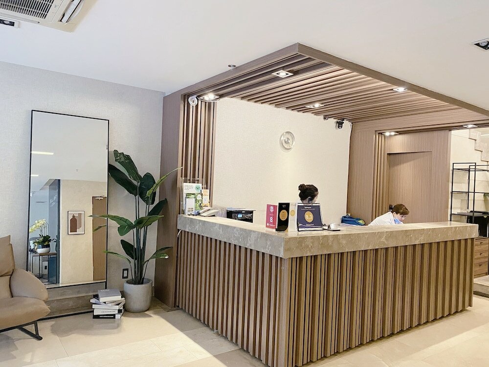 Фото The Luxe Hotel