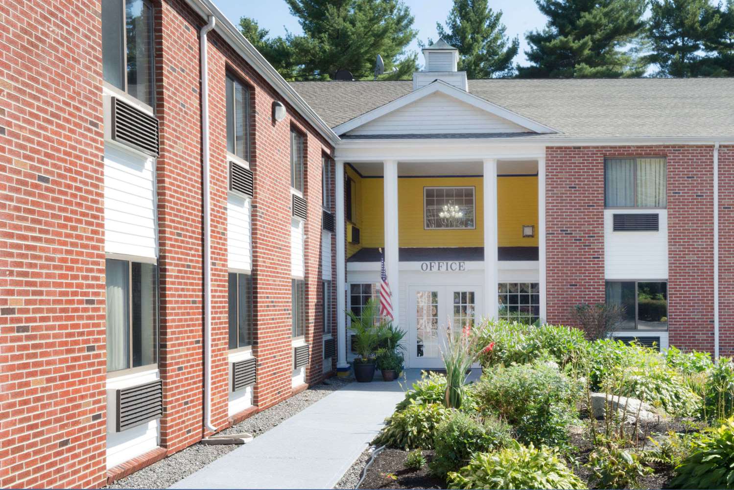 Фото Days Inn by Wyndham Brunswick Bath Area