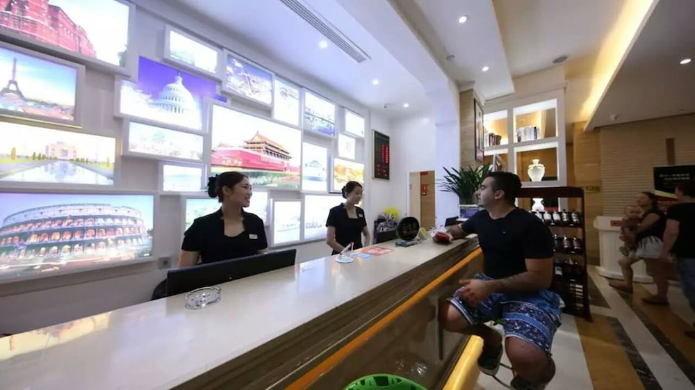 Фото Yiwu Baide Theme Hotel