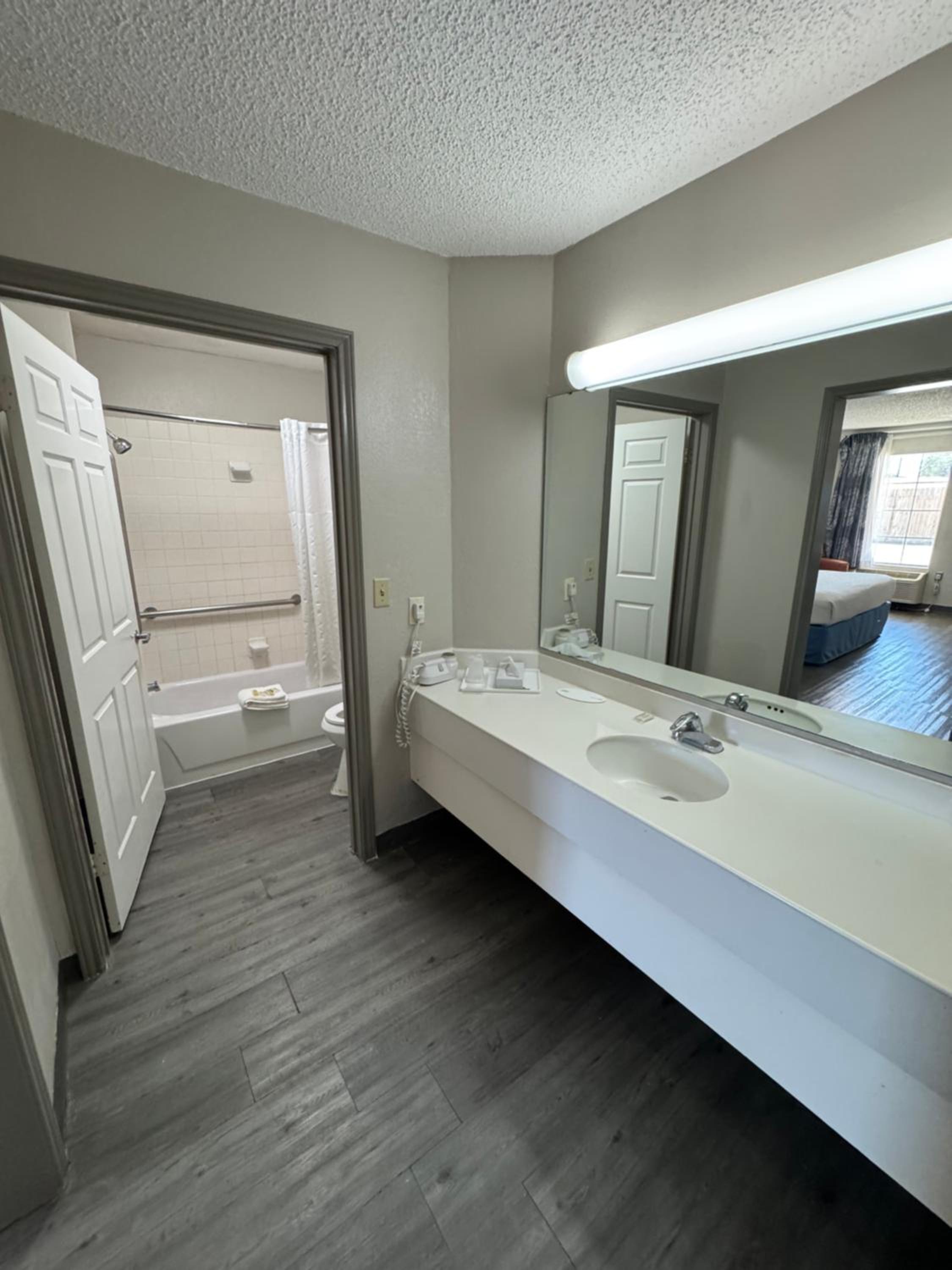 Фото Days Inn by Wyndham Georgetown