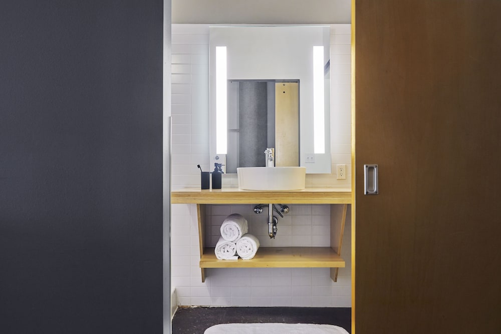 Фото Canvas Hotel Dallas