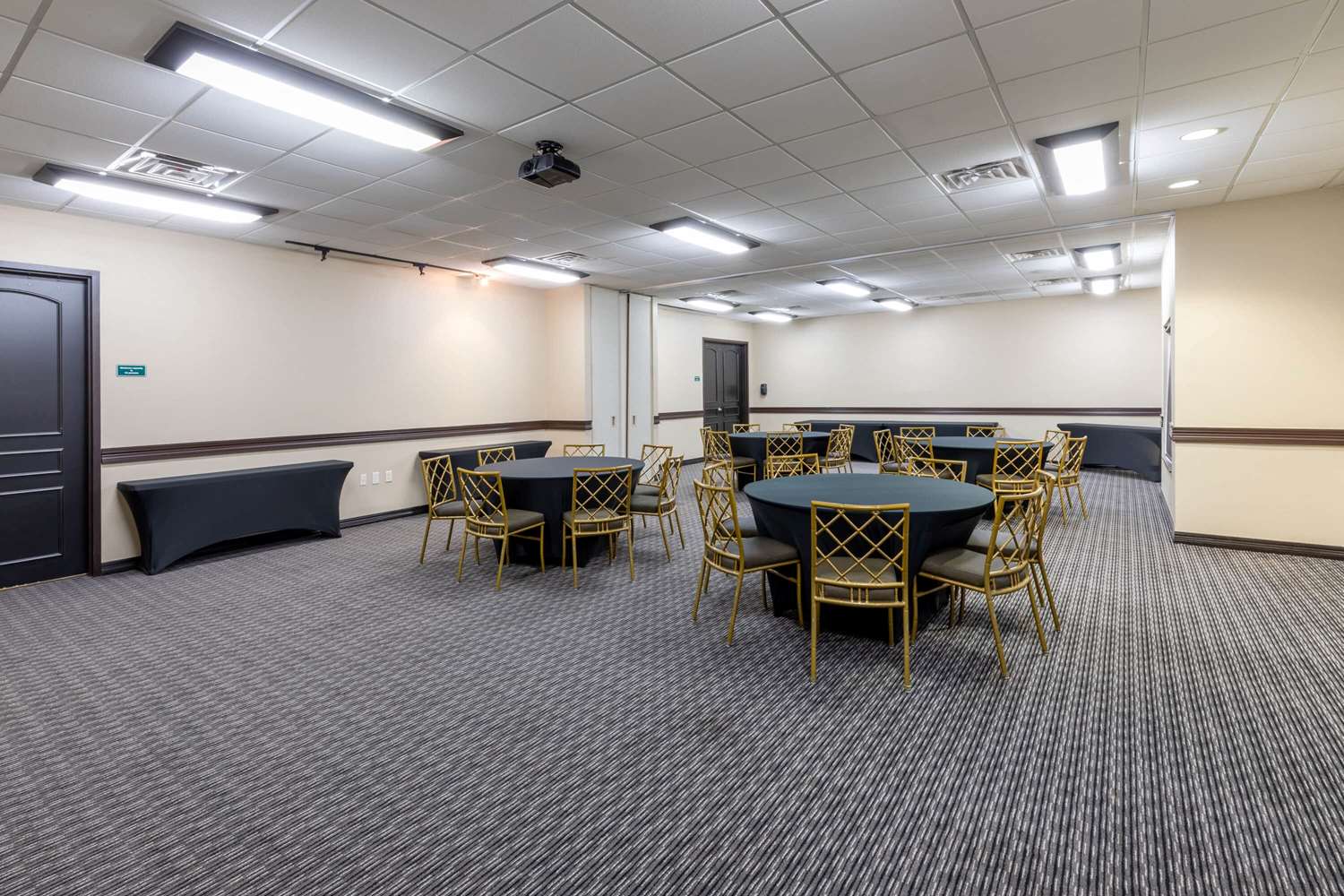 Фото Hawthorn Suites by Wyndham Lubbock