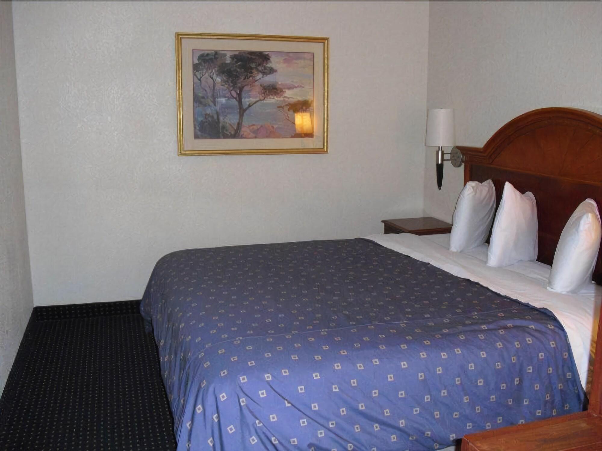 Фото Homegate Studios & Suites San Antonio Fiesta Park