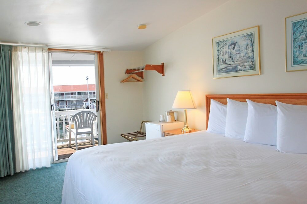 Фото Tugboat Inn