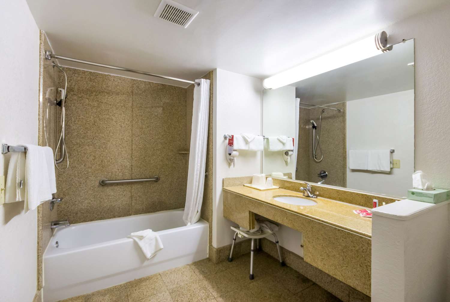 Фото Econo Lodge Little Creek