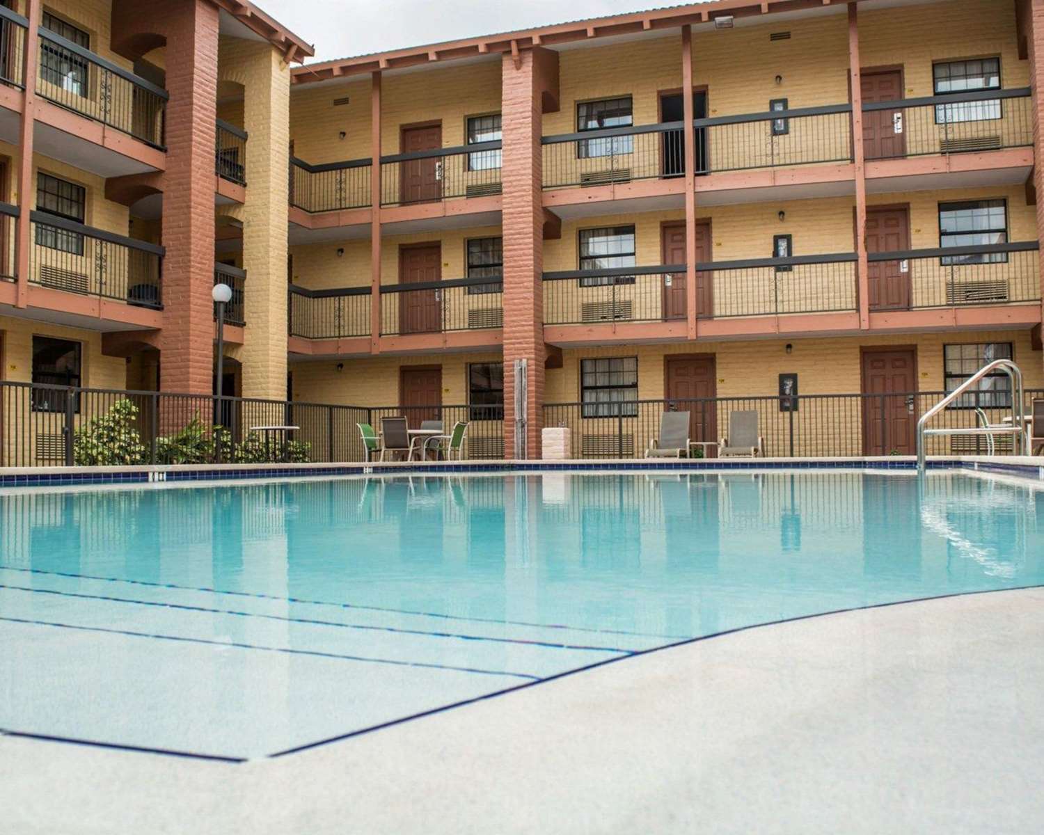 Фото Rodeway Inn Near Ybor City - Casino