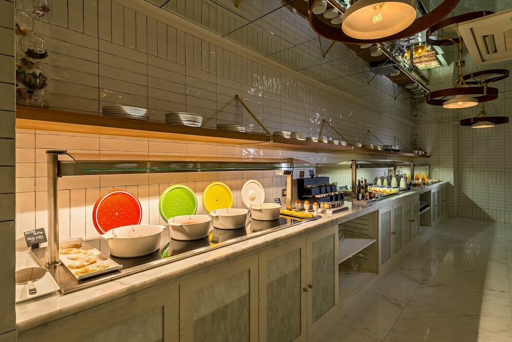 Фото H10 Puerta de Alcalá