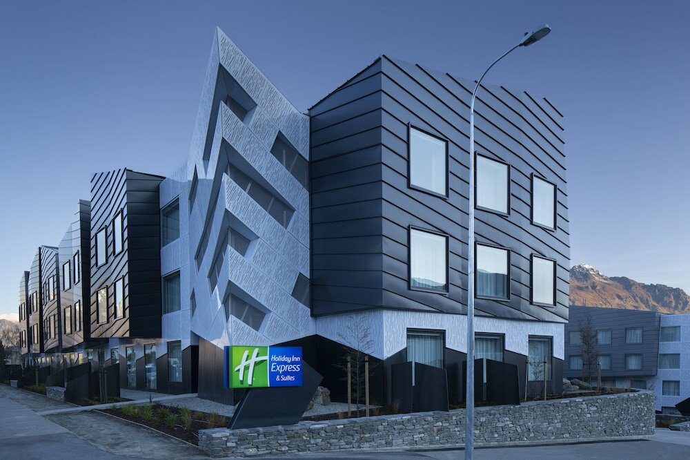 Фото Holiday Inn Express & Suites Queenstown, an Ihg Hotel