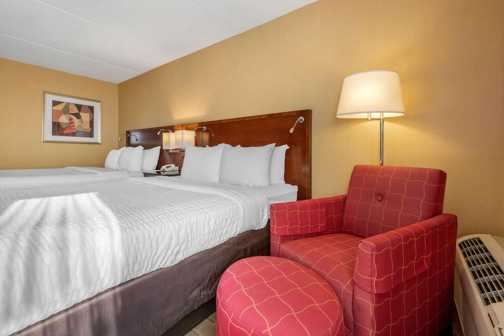 Фото Clarion Hotel Conference Center on Lake Erie