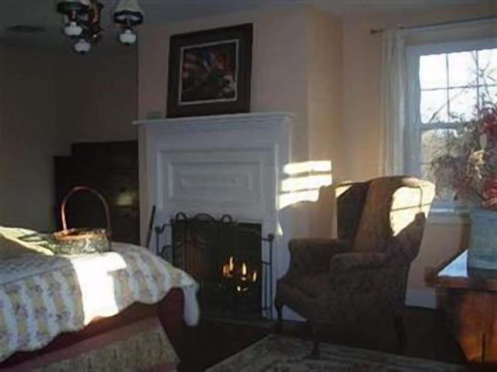 Фото Battlefield Bed & Breakfast Inn