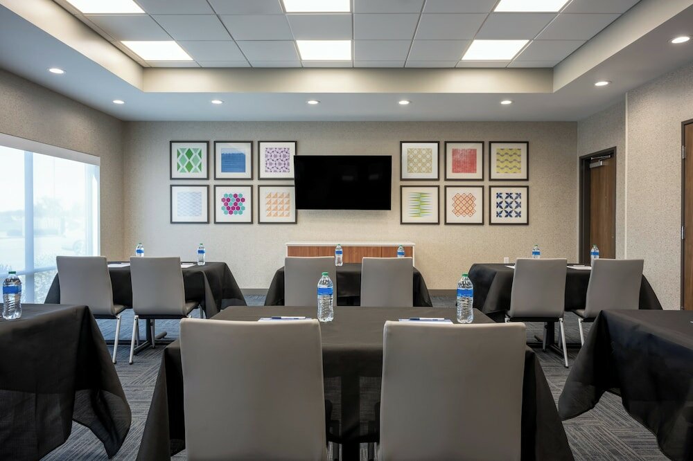 Фото Holiday Inn Express And Suites Gilbert Mesa Gateway Airport, an Ihg Hotel