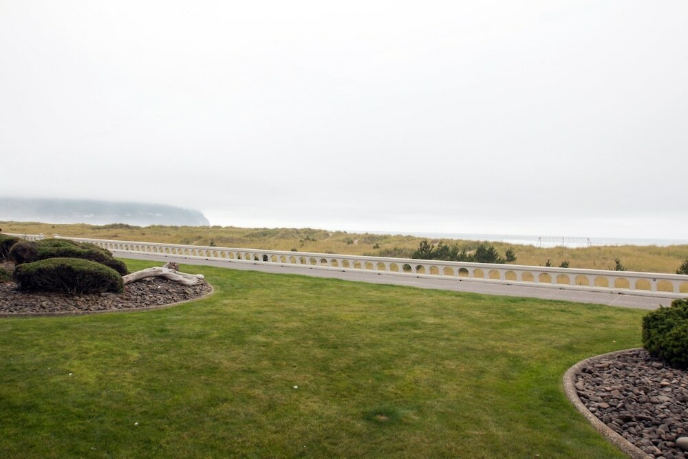 Фото Hi-Tide Oceanfront Inn