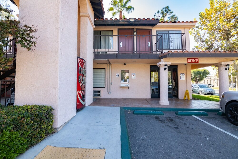 Фото Days Inn by Wyndham San Bernardino/Redlands