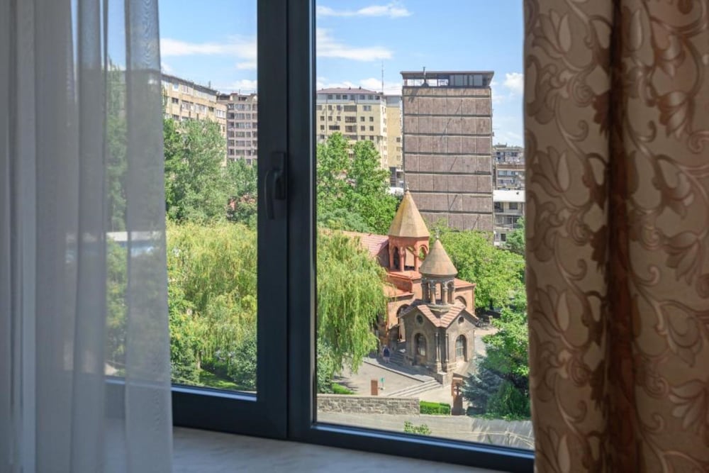 Фото Royal Plaza by Stellar Hotels