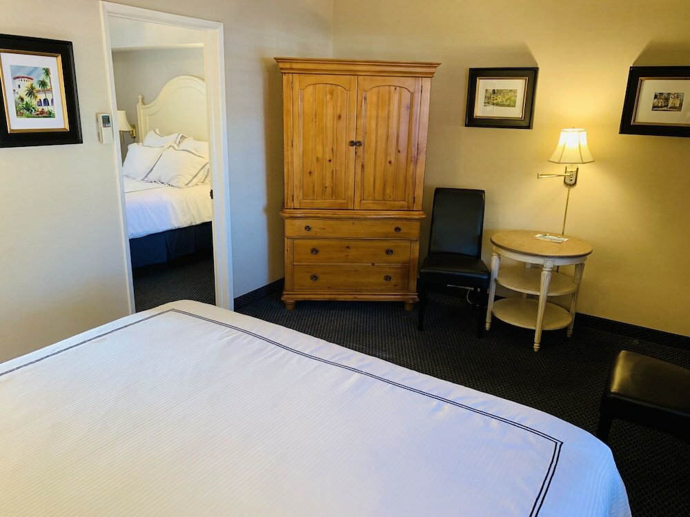 Фото Franciscan Inn & Suites