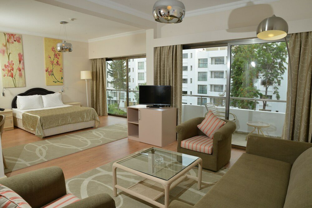 Фото Jasmine Court Hotel & Casino