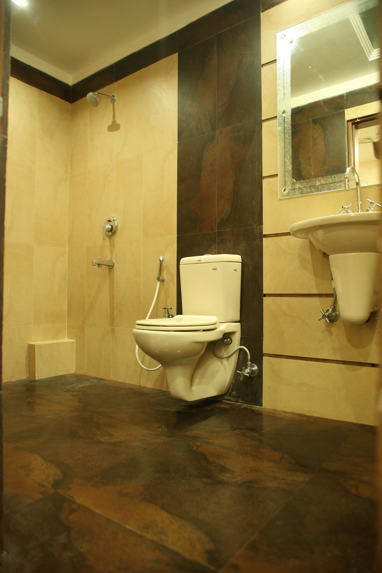 Фото Hotel Trimoorti