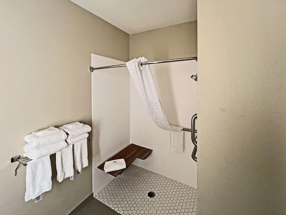 Фото Comfort Suites Peoria Sports Complex