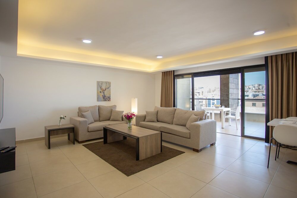 Фото Triple A Hotel Apartments