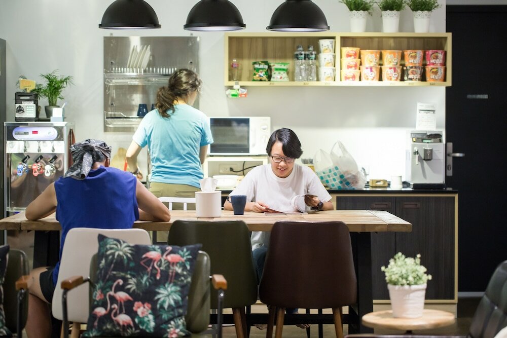 Фото We Come Hostel