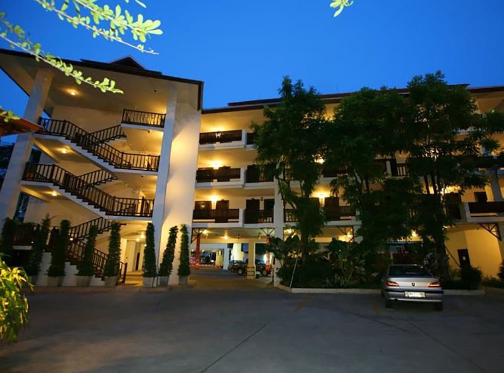 Фото отеля 1