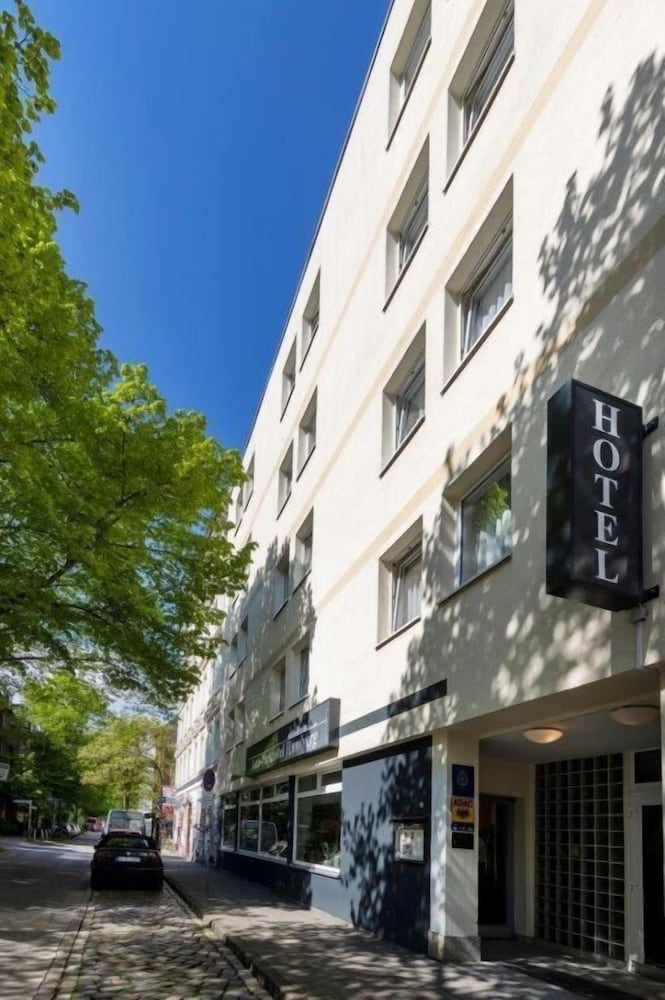 Фото отеля 1