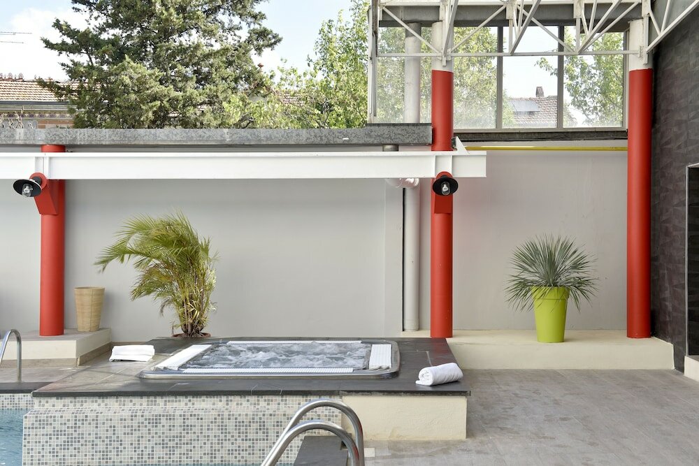 Фото Hôtel Arles Plaza