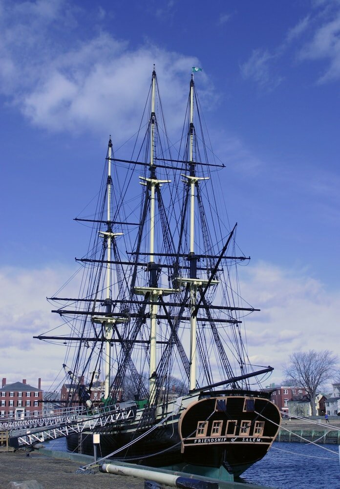 Фото Salem Waterfront Hotel & Suites