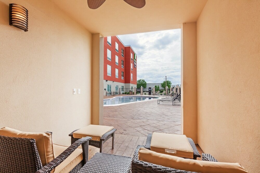 Фото Holiday Inn Express & Suites Tulsa South - Woodland Hills, an Ihg Hotel