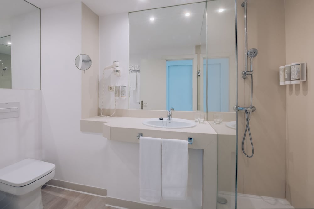 Фото Iberostar Waves Bouganville Playa