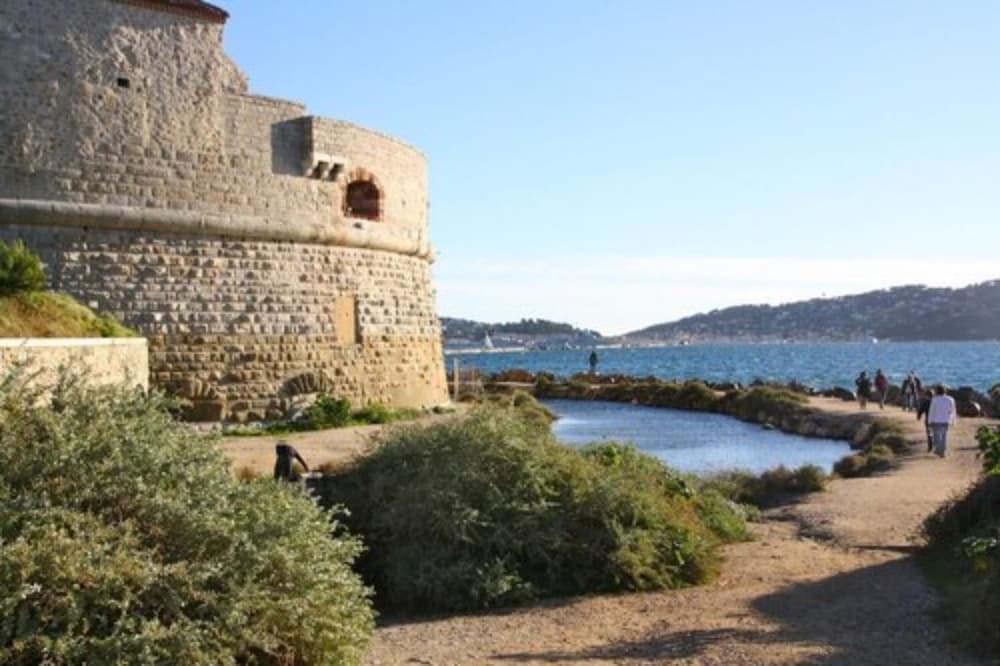 Фото Hotel  Amiraute