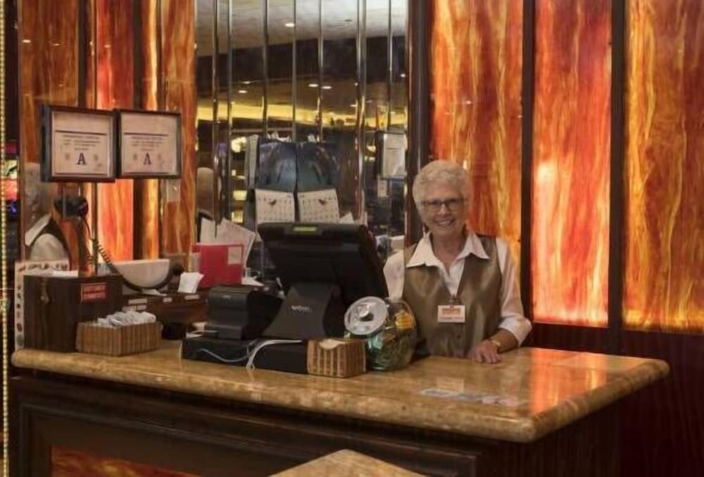 Фото Skyline Hotel & Casino